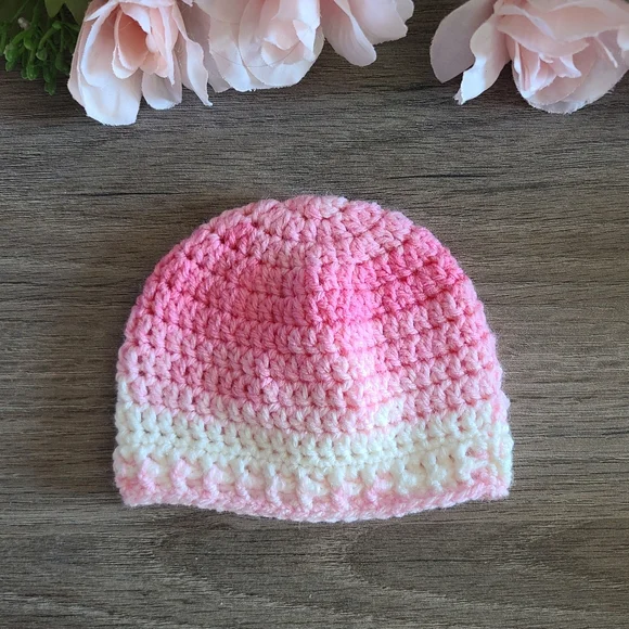 Baby girl beanie, newborn beanie, pink beanie, girls ombre beanie, baby shower - Picture 2 of 3